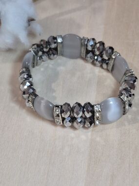 🩶🩶NEW🩶🩶 BEAUTIFUL!! Vintage Faceted Gray Crystal/Glass Bead Stretch Bracelet